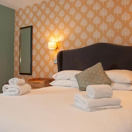 The Cowdray Arms Bed and Breakfast Worth  Exteriör bild