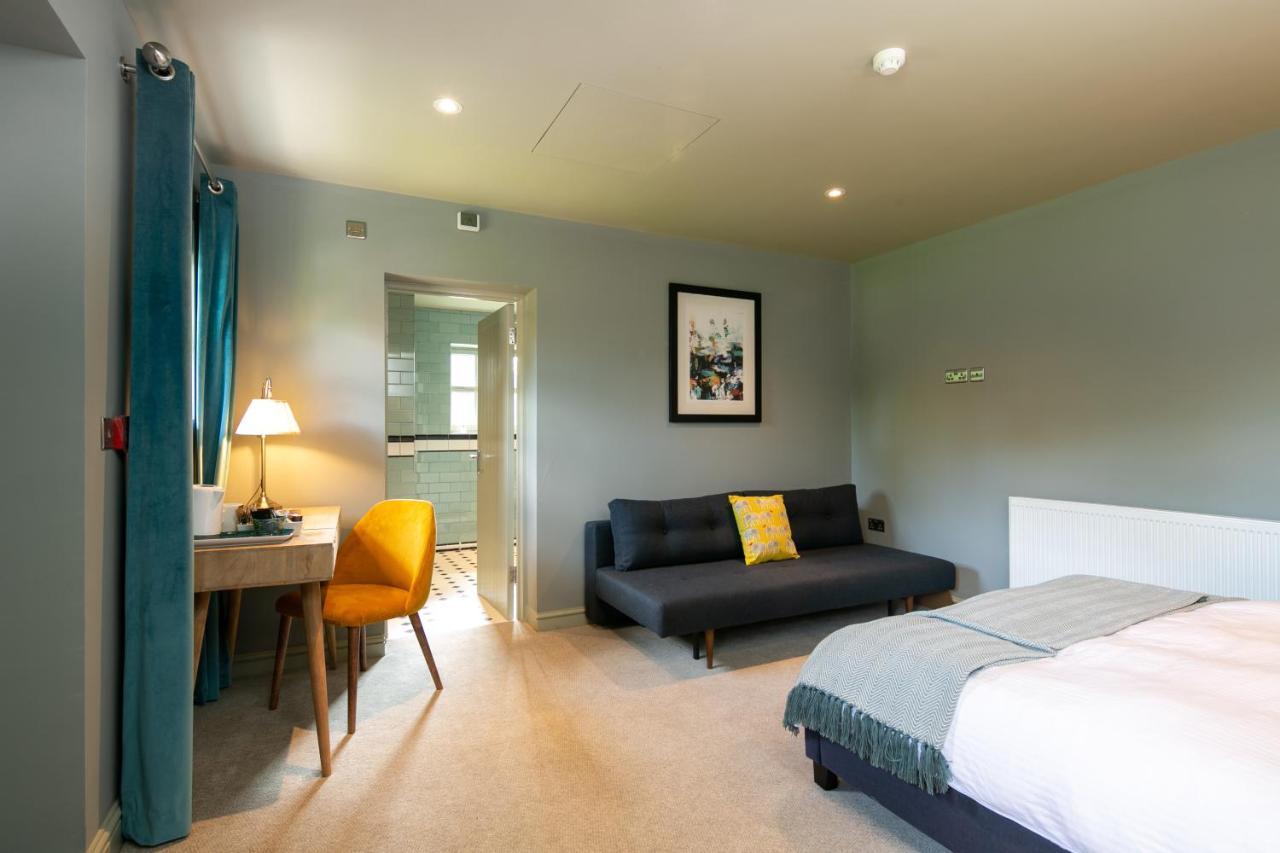 The Cowdray Arms Bed and Breakfast Worth  Exteriör bild
