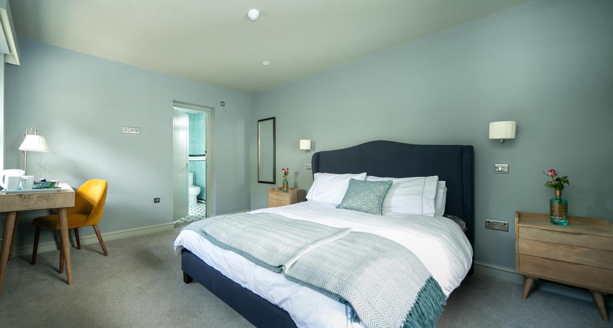 The Cowdray Arms Bed and Breakfast Worth  Rum bild