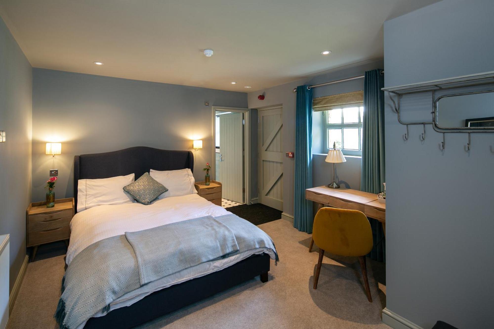 The Cowdray Arms Bed and Breakfast Worth  Rum bild