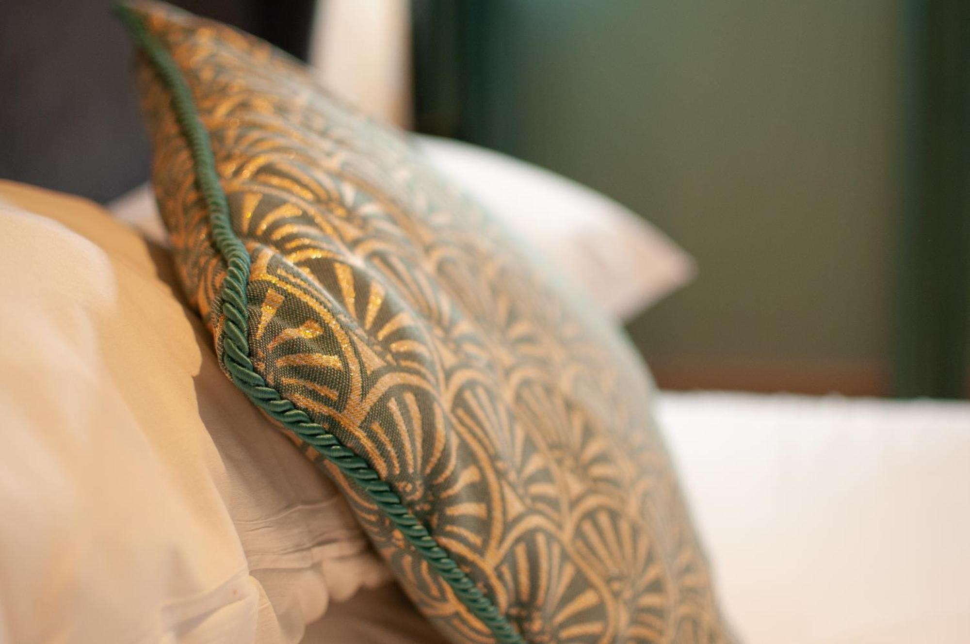 The Cowdray Arms Bed and Breakfast Worth  Exteriör bild