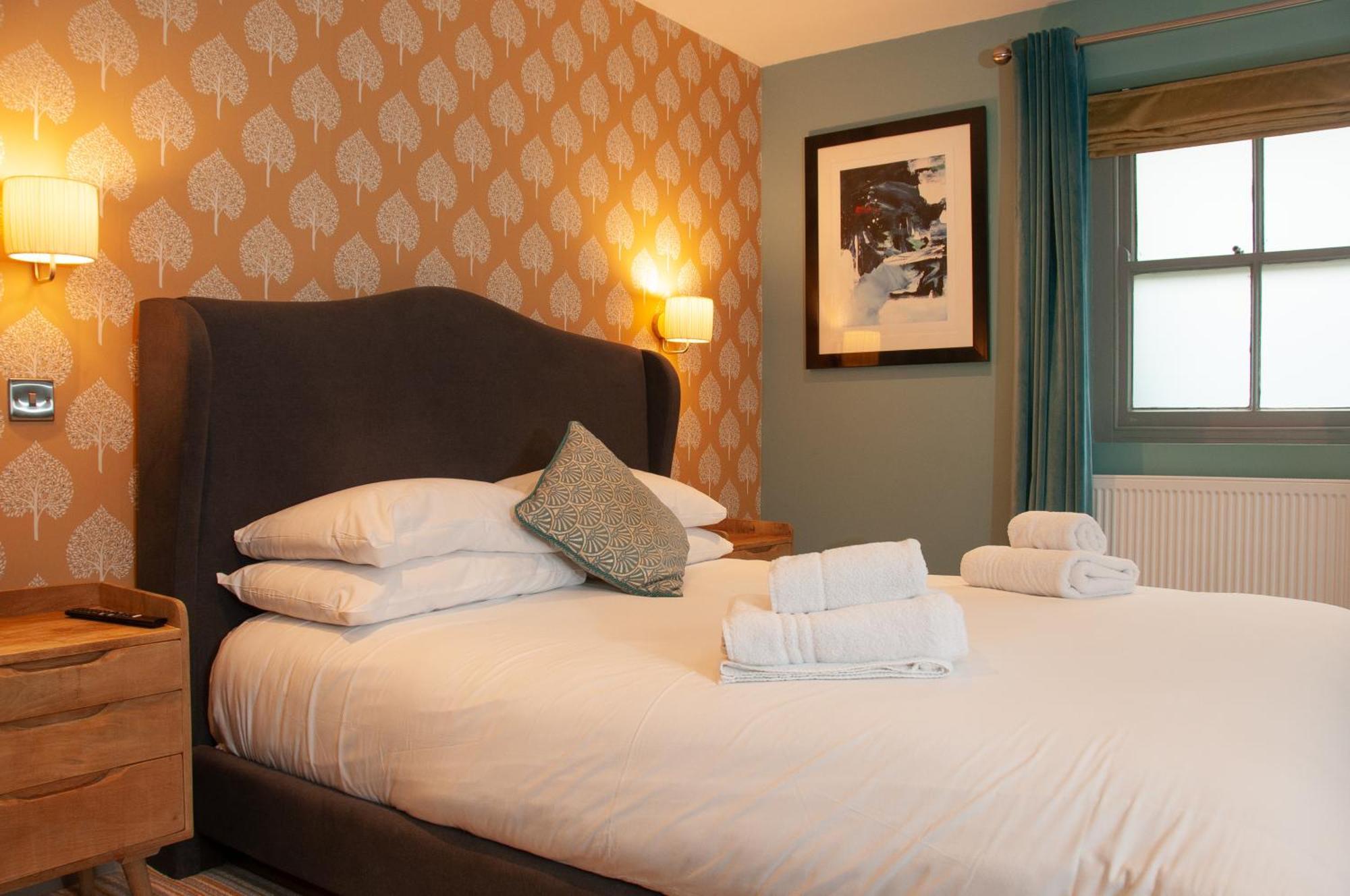 The Cowdray Arms Bed and Breakfast Worth  Exteriör bild