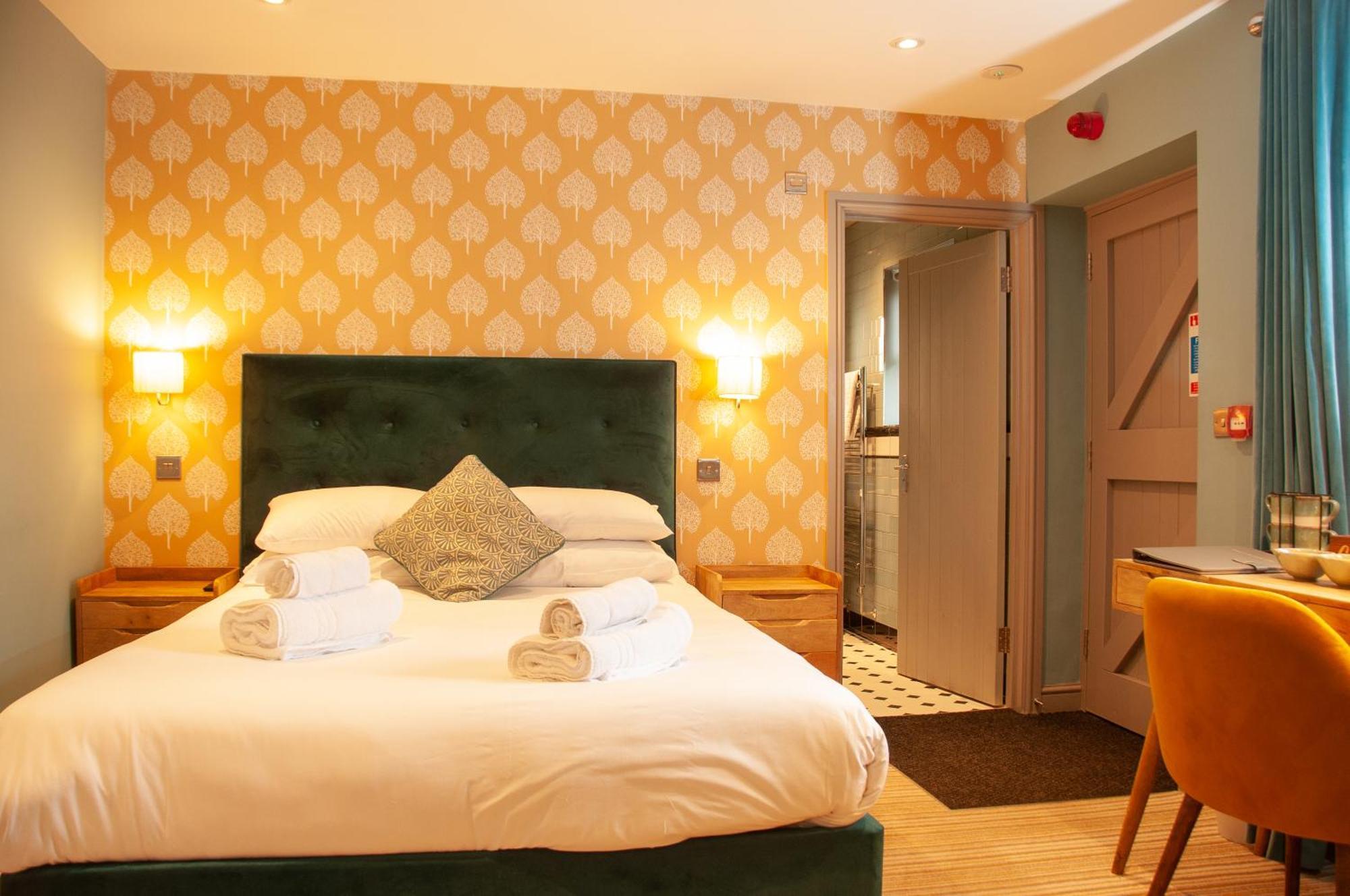 The Cowdray Arms Bed and Breakfast Worth  Exteriör bild