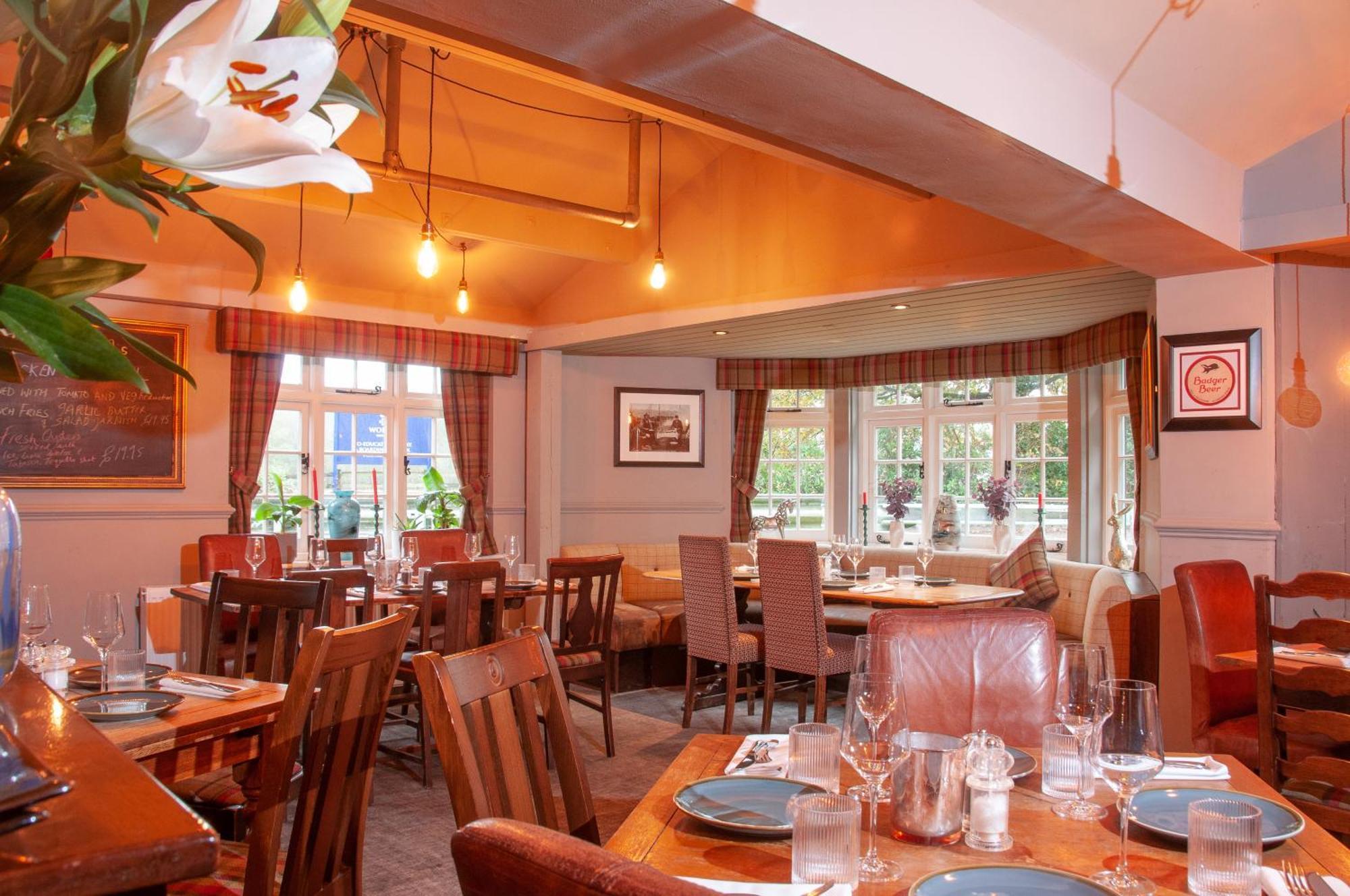 The Cowdray Arms Bed and Breakfast Worth  Exteriör bild
