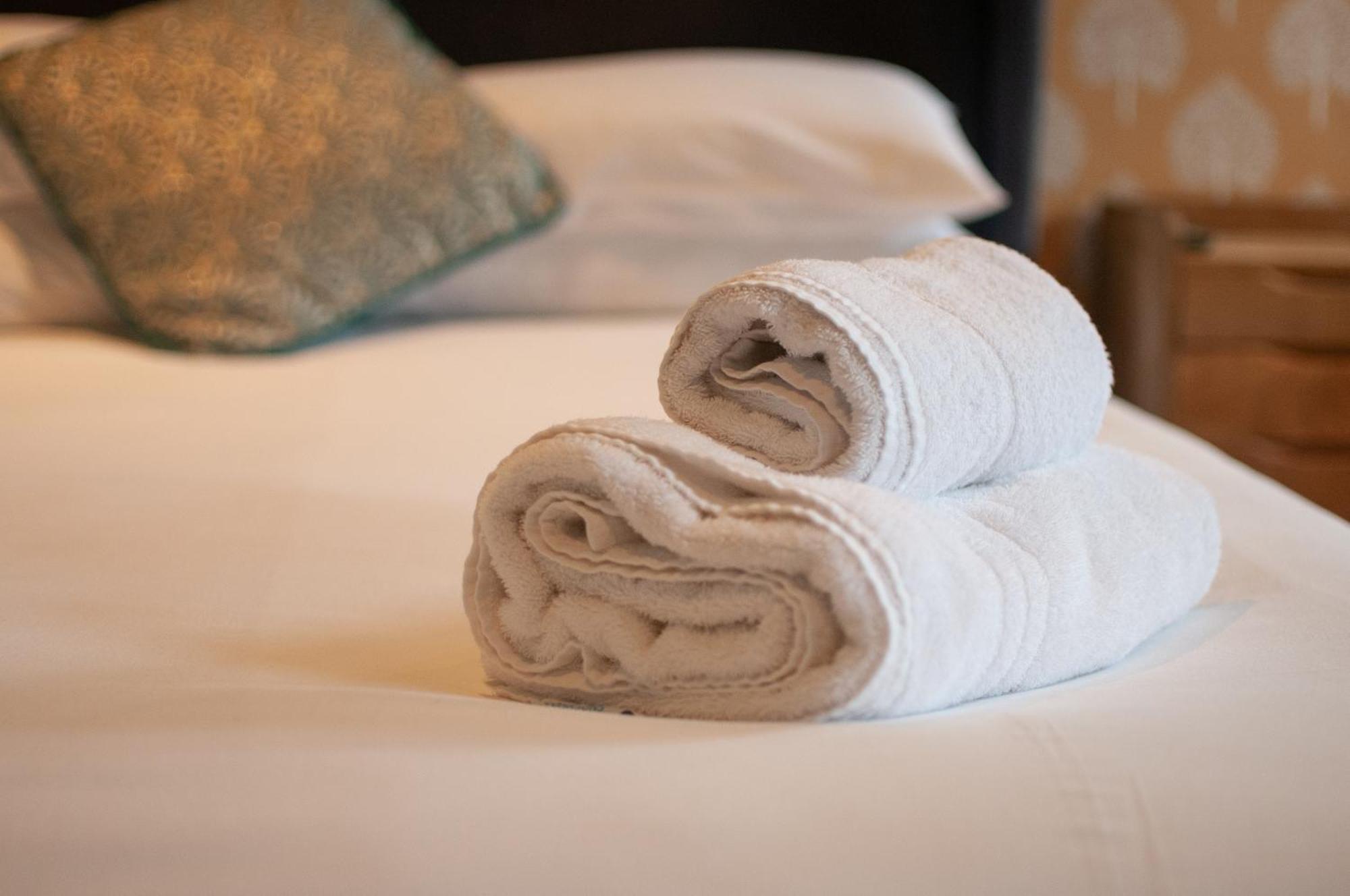 The Cowdray Arms Bed and Breakfast Worth  Exteriör bild