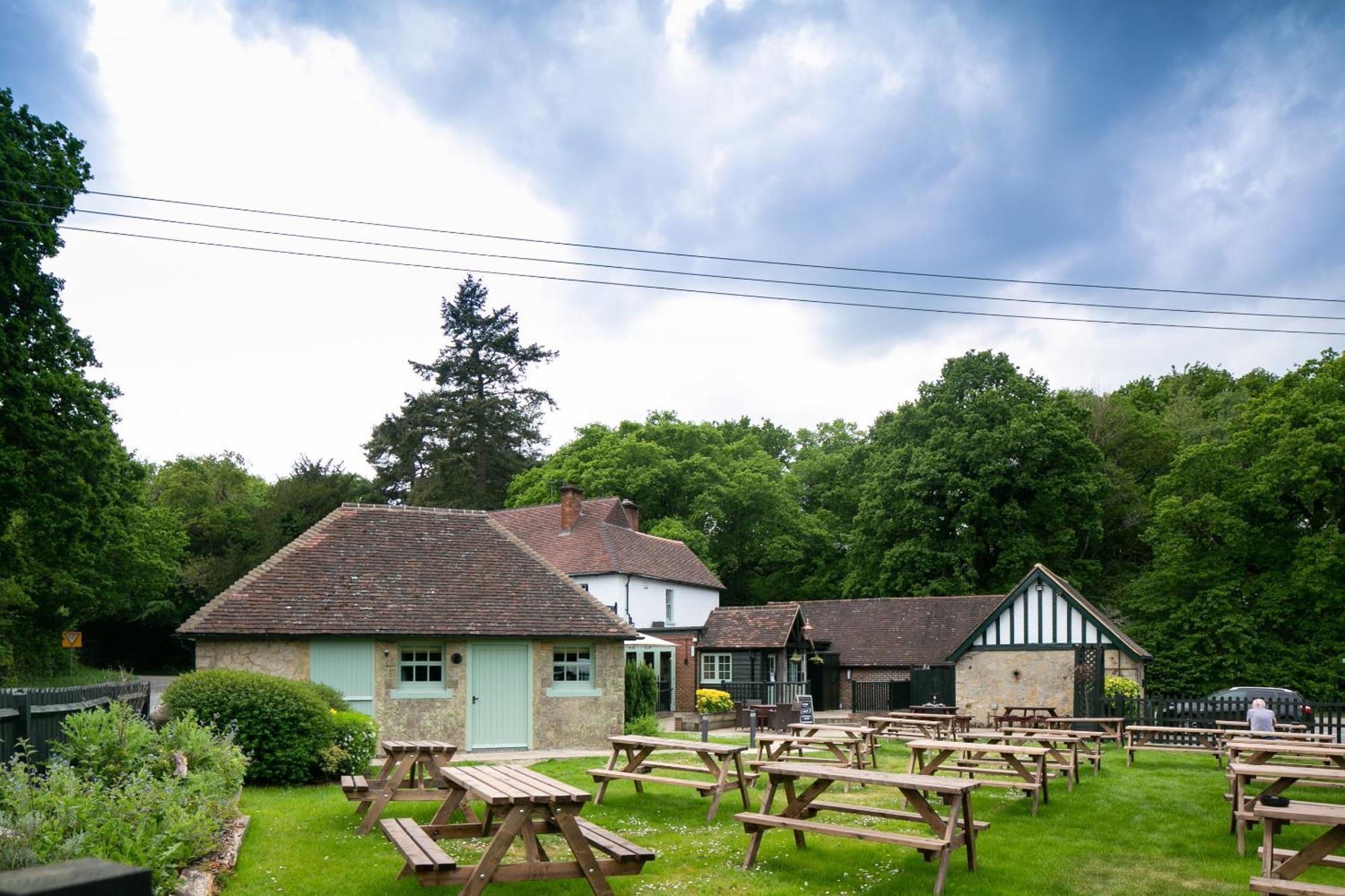 The Cowdray Arms Bed and Breakfast Worth  Exteriör bild